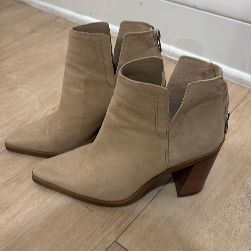 Vince Camuto Welland suede ankle boot size 7.5